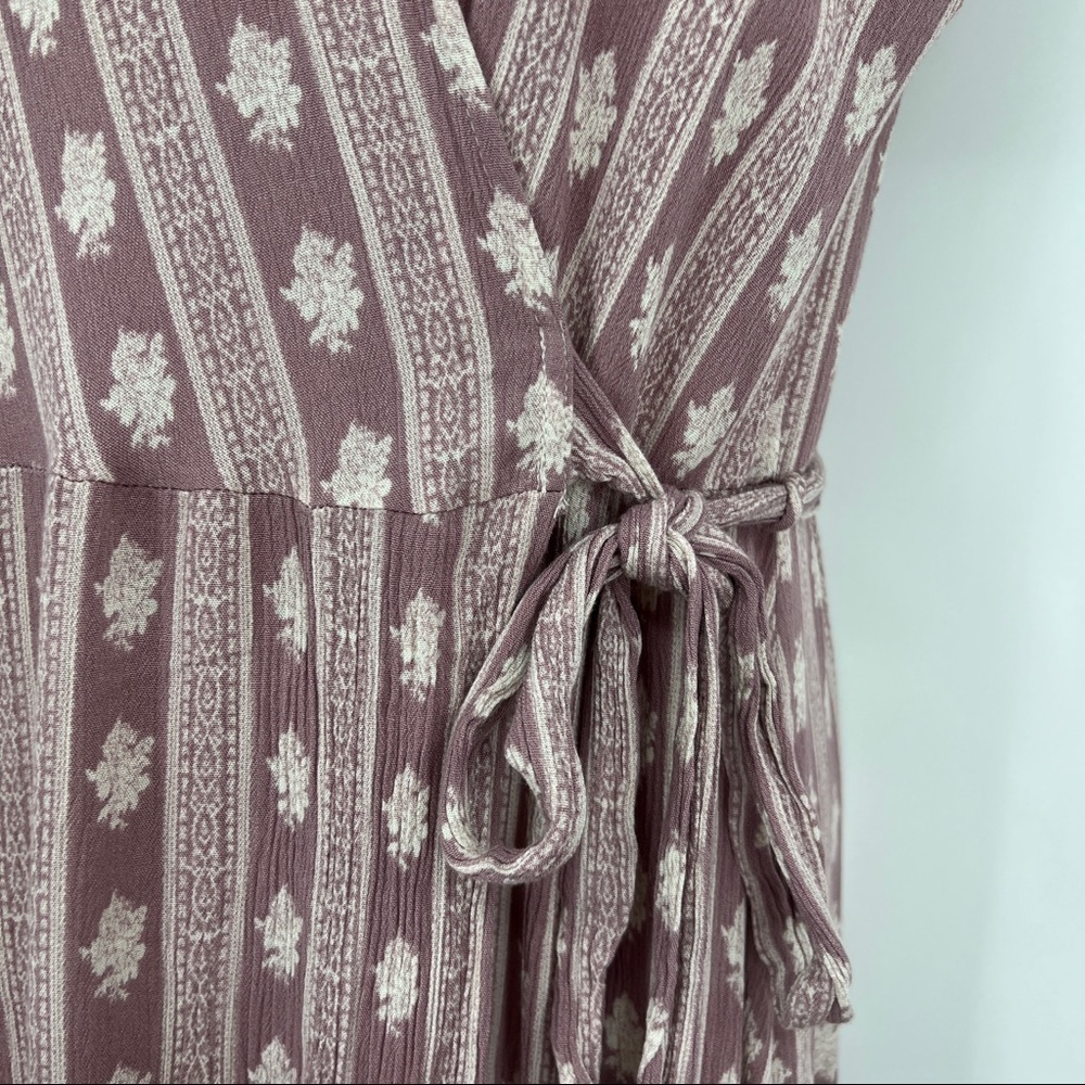 Le Lis Wrap Floral Side Tie V-Neckline Cap Sleeve Striped Mauve Midi Dress - Picture 4 of 13